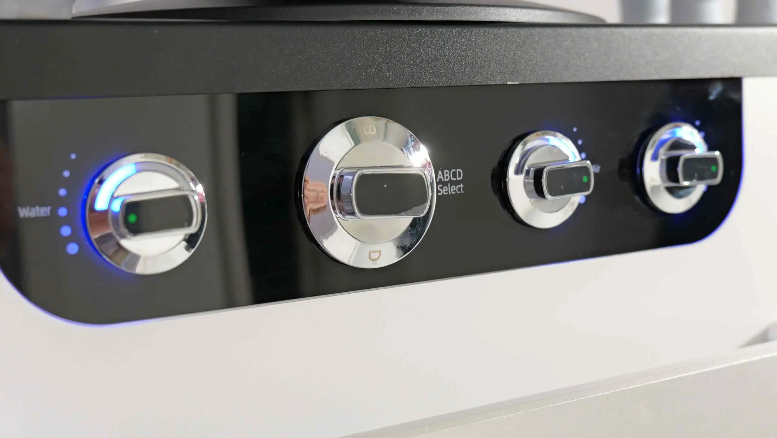 Control knobs of hydrodermabrasion beauty machine